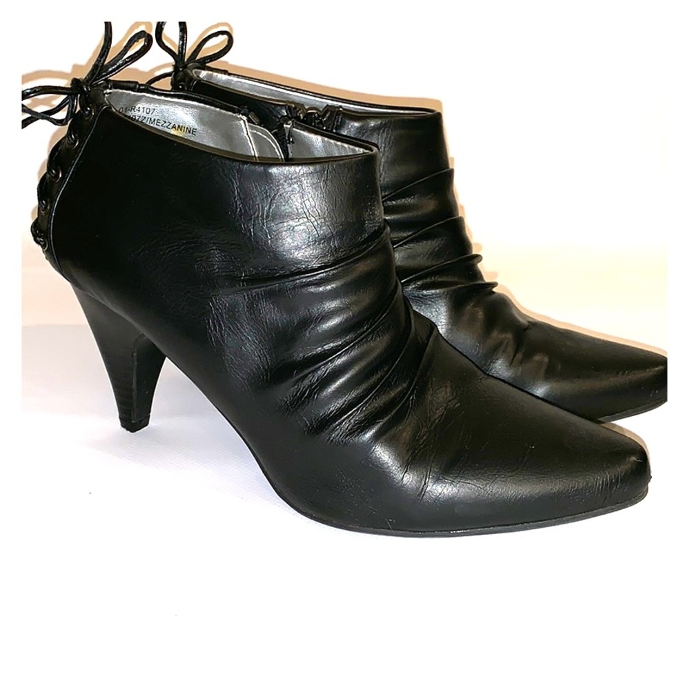 Black leather heeled bootie 8.5 women’s